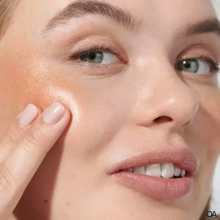 Dr. Hauschka Lip to Cheek Blush Stick - 04 gold