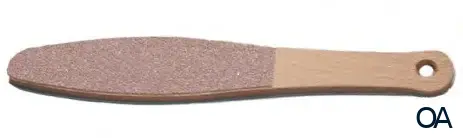 Kozbach Pharma 5502H Hornhautfeile ovale Form, Holzgriff, beidseitig, 17 cm